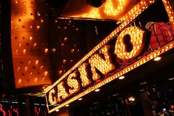 braga89 live-dealer casino studio with professional croupier